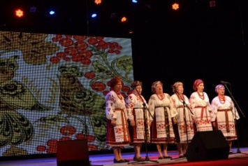 Творческие коллективы со всей Украины съехались в Кривой Рог на фестиваль "Червона калына" (ФОТО)