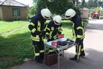 Кировоград: спасатели тренировались тушить пожар в Доме престарелых