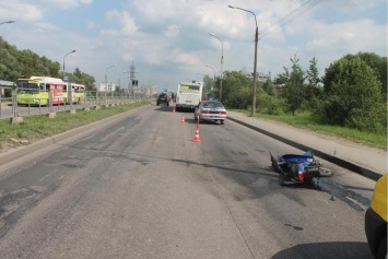 Женщина на автобусе задавила скутериста в Великом Новгороде
