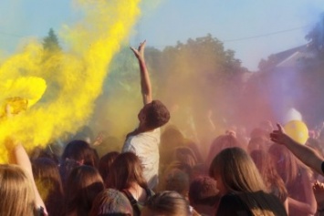 Лето, краски и яркие эмоции: как прошел в Доброполье День молодежи