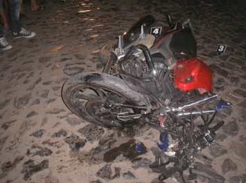В Винницкой обл. местный житель устроил ДТП на украденном мотоцикле, пострадали три человека