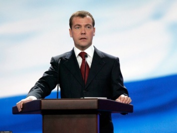 Медведев планирует перенастроить налоговую систему РФ