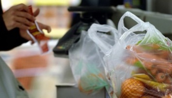 Во Франции с 1 июля запретят пластиковые пакеты