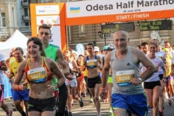 Херсонский волонтерский отряд быстрого реагирования "Влад" дежурил на международном полумарафоне "Odesa Half Marathon 2016" (фото)