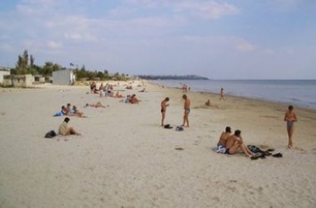 "Власти" Крыма на пустых пляжах все еще ждут миллионы туристов
