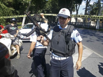 В Турции пять человек пострадали в результате взрыва полицейского автомобиля