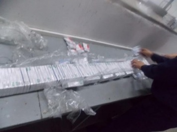 Мужчина пытался вывезти из Украины более 880 пачек сигарет, которые спрятал в колесах авто