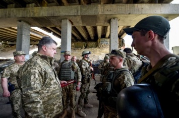 Прокол пиарщиков Порошенко: Вскрылась инсценировка покушения на Донбассе