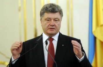 Порошенко призвал изменить Конституцию ради Крыма и татар