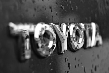 Toyota запатентовала автомобиль с пропеллером и складными крыльями