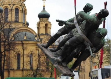 В Польше перенесут и демонтируют 229 памятников воинам Красной Армии