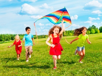 Ученые: Успеваемость у детей могут повысить игры на открытом воздухе