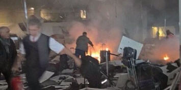 В аэропорту Стамбула произошло два взрыва