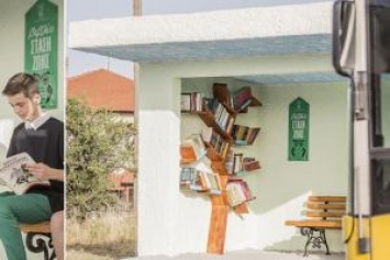 Греция переносит библиотеки на автобусные остановки