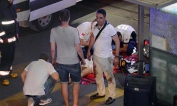 В аэропорту Стамбула 36 человек погибли, 147 ранены