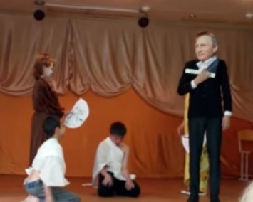 Забрали Крым, на очереди Аляска: постановка российских школьников (ВИДЕО)