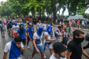 По центру Одессы маршем прошел "Азов", требуя отмены поправок к Конституции