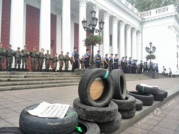 Полиция пыталась устроить на «антитрухановском майдане» в Одессе обыск: поступил сигнал поставке оружия