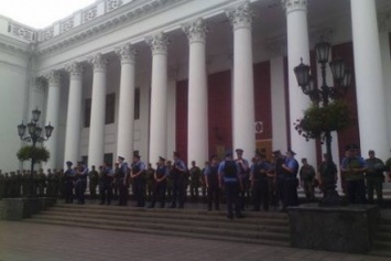 Как при Януковиче: Здание Одесского горсовета оцепила полиция (ФОТО)