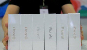 Apple вновь снижает объемы производства iPhone из-за падения спроса