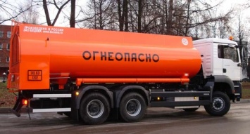 В Красноярском крае бензовоз разлил несколько тонн топлива