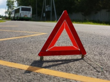 Автомобиль "вылетел" на тротуар и сбил двух пешеходов в Житомире