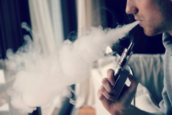 Ученые: В электронных сигаретах содержатся опасные для рта токсины