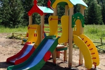 В детских садах Сум обновляют оборудование на игровых площадках