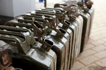 На Кировоградщине полиция изобличила двух граждан, которые тоннами разворовывали топливо с предприятия