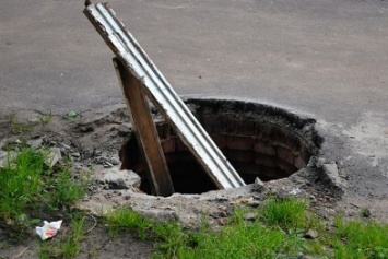 Черниговская ТЭЦ обещает заменить дефектные люки в городе