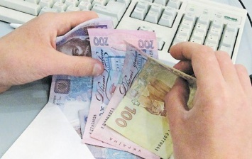 Средняя зарплата в Украине в мае выросла на 89 гривен
