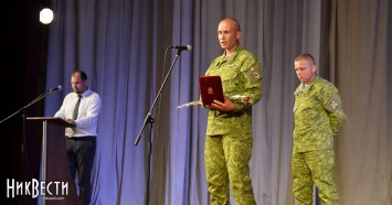 Бойцов ЗСУ, заслуживших народное признание, наградили в Николаеве орденом «Народный Герой Украины»