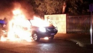 В Перте возле мечети взорвалось авто