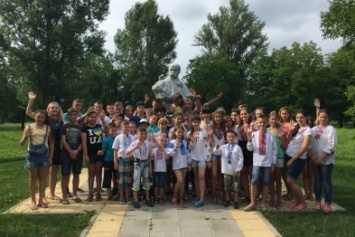 Дети переселенцев и николаевских военнослужащих на отдыхе в Хорватии встретились с послом Украины (ФОТО)
