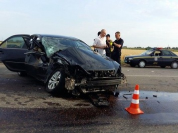 Два легковых автомобиля столкнулись на трассе Одесса-Черноморск, погибла женщина
