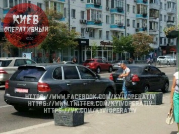 В центре Киева неизвестные похитили мужчину и женщину
