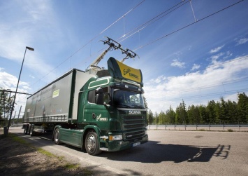 В Швеции открыли первую в мире электро-трассу для грузовиков
