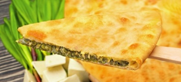 Осетинский пирог с зеленью и сыром