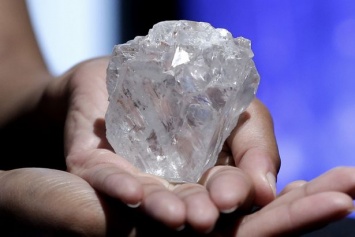 Самый большой в мире алмаз не смогли продать на аукционе