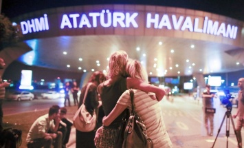 Турецкий таксист о теракте в аэропорте Стамбула: Паники нет, мы не боимся террора