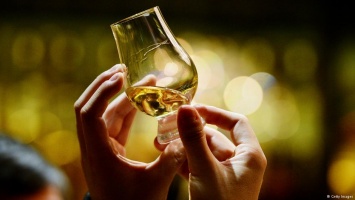"Коммерсант": В РФ могут сократиться поставки импортного алкоголя