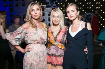 Светлана Бондарчук и Яна Рудковская появились в одинаковых платьях от Gucci