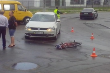 Серьезное ДТП в Кировограде: велосипедист врезался в легковушку. ФОТО