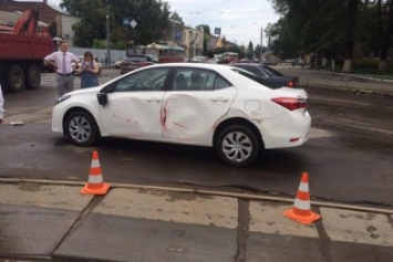 В Харькове столкнулись трамвай и иномарка: водители дают разные показания (ФОТО)