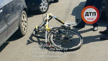 В Киеве водитель «Тойоты» сбил велосипедиста