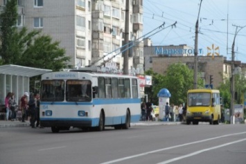 Кременчугские водители троллейбусов работают сверхурочно, не получая дополнительной оплаты