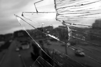 В Запорожье в админздании взрыв повредил стекла