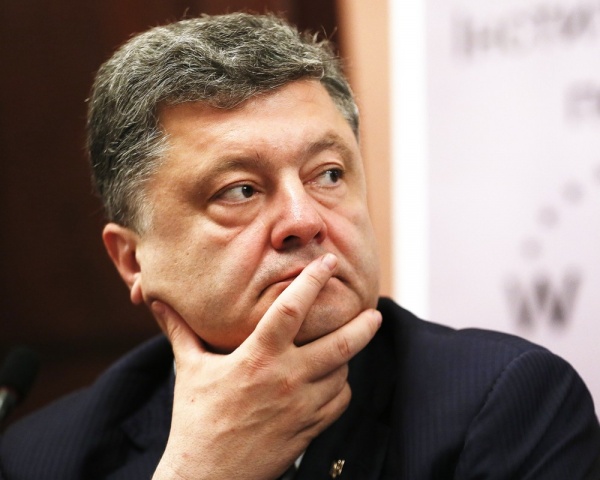 Пафосное видео об результатах работы Порошенко возмутило украинцев