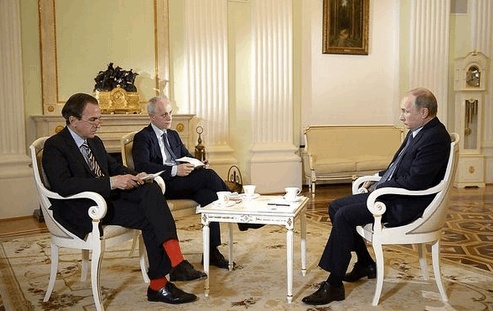 Итальянец пришел на интервью с Путиным в красных носках (ФОТО)