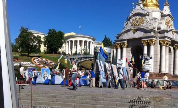 На Майдане демонстранты установили палатки и объявили голодовку